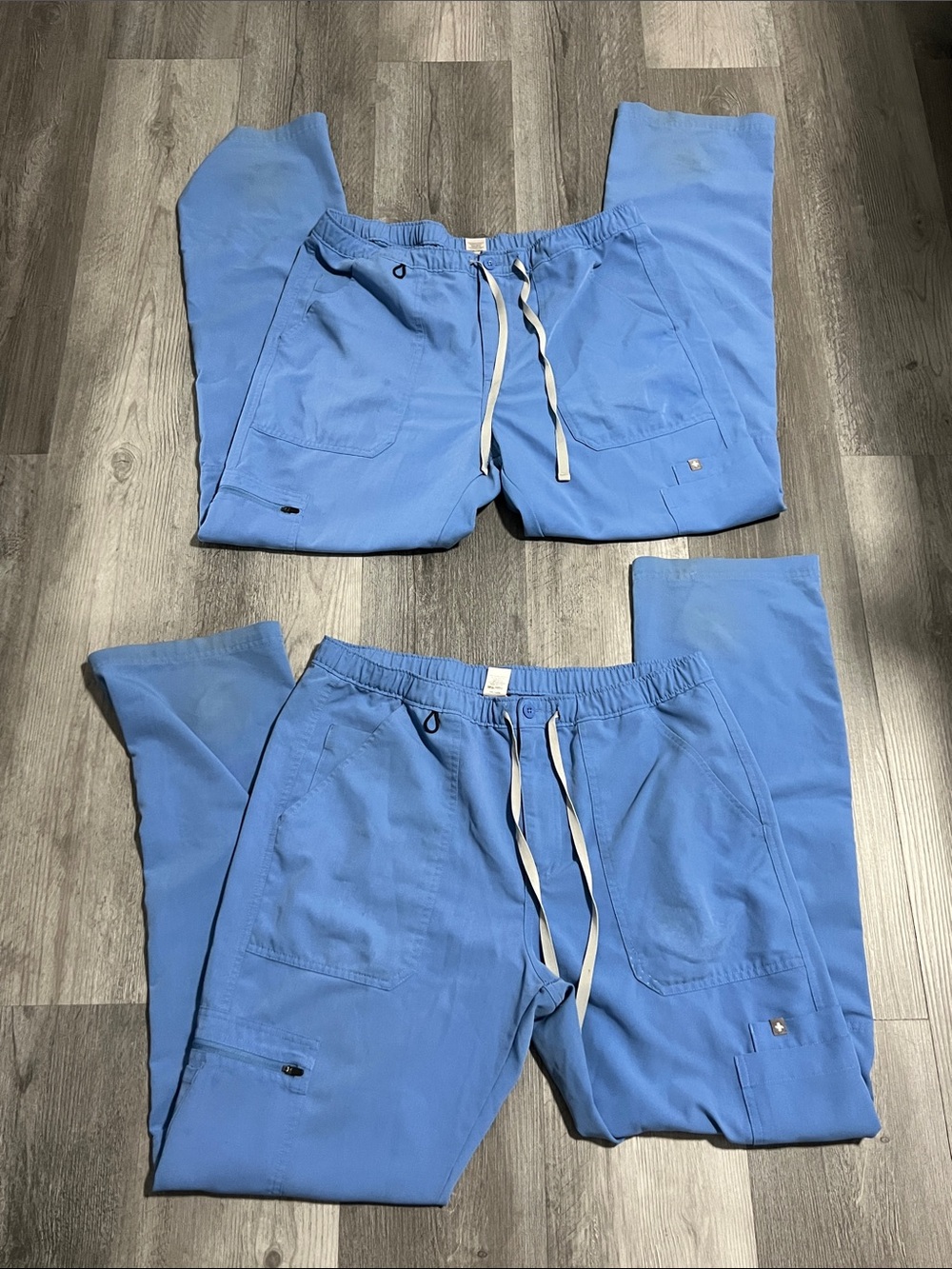 FIGS men’s blue scrub pants / size L